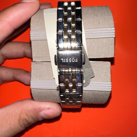 Women’s fossil watch NEW - Picture 3 of 5